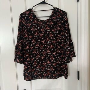 DR2 black blouse flower print size small nwot